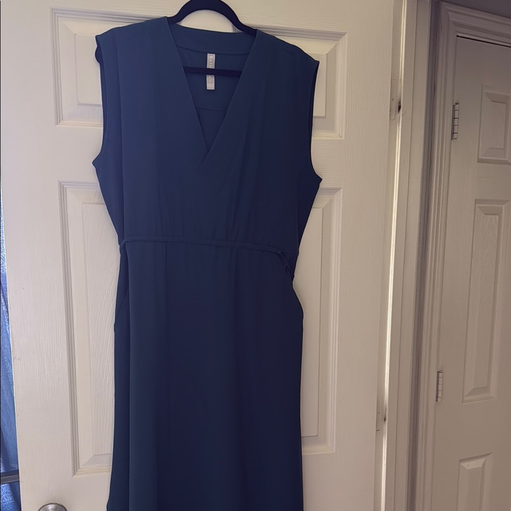 Athleta Blue Sleeveless V-Neck Sheath Dress
